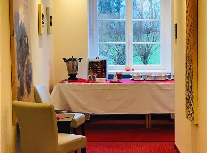 瓦伦堡古堡酒店 4*